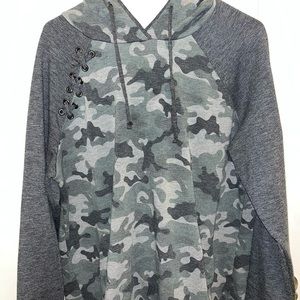 Maurice’s Camo sweatshirt xl